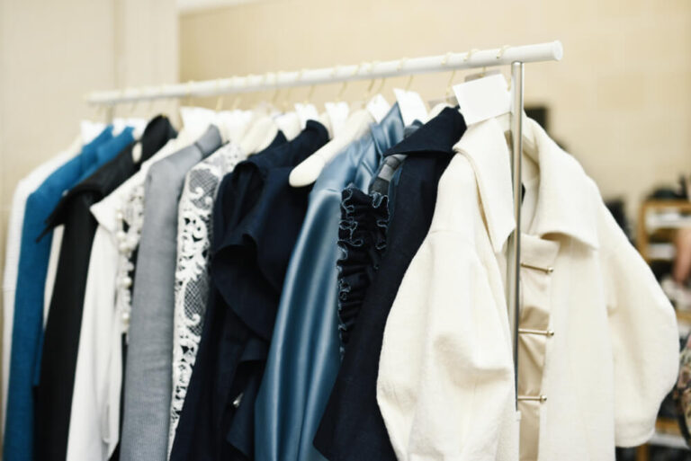 Zakupy z drugiej ręki – moda, oszczędność i ekologia w jednym